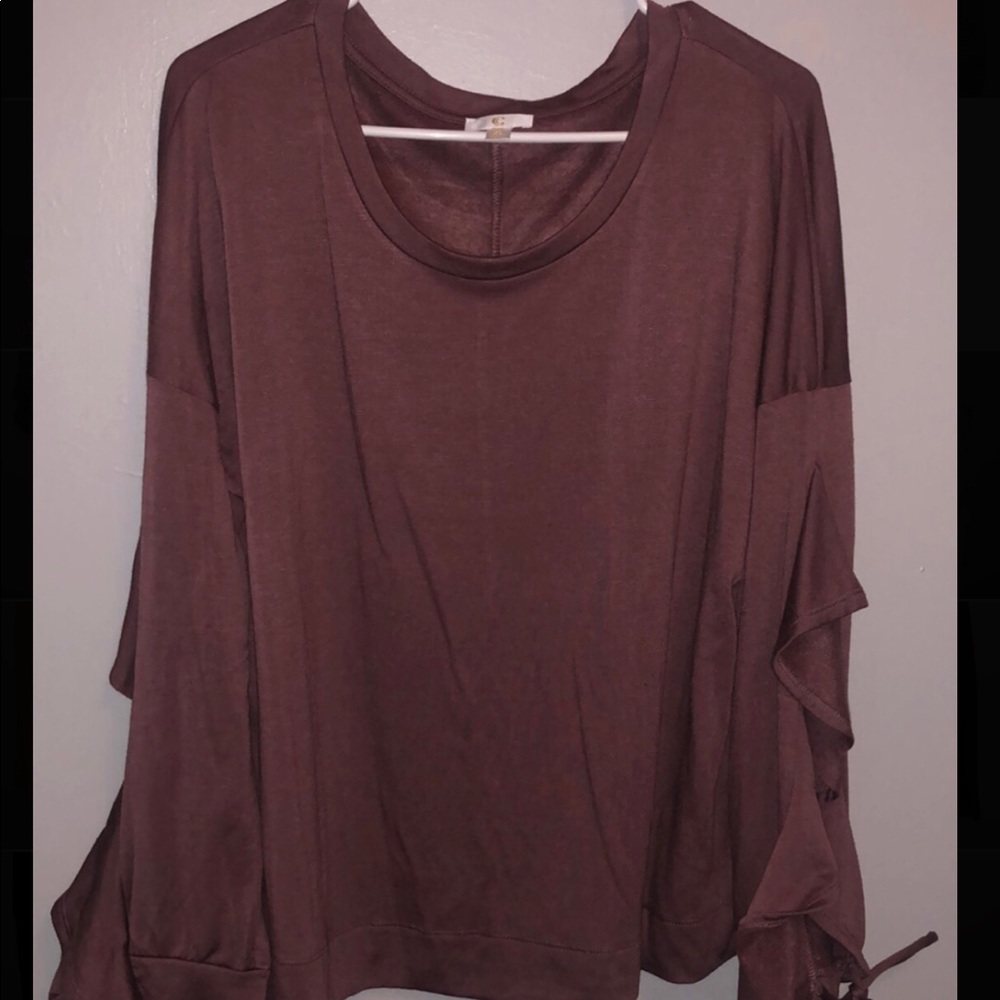 Plum colored top with ruffled sleeves that tie.